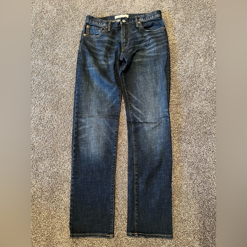 Men’s GAP straight denim jeans barely worn
